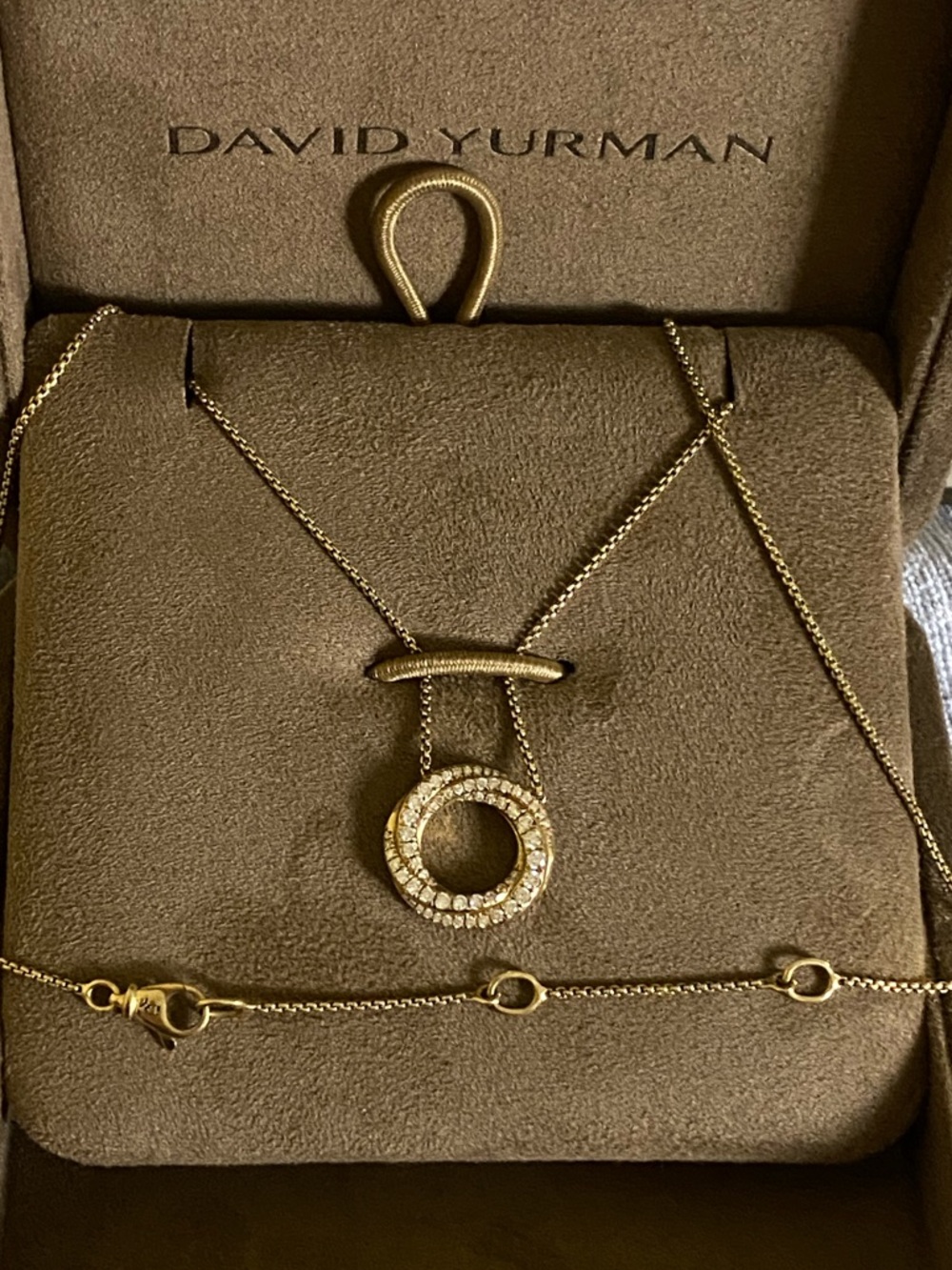 DAVID YURMAN PETITE PAVÉ CROSSOVER PENDANT NECKLACE
18K Yellow Gold & Diamonds - Picture 14 of 16